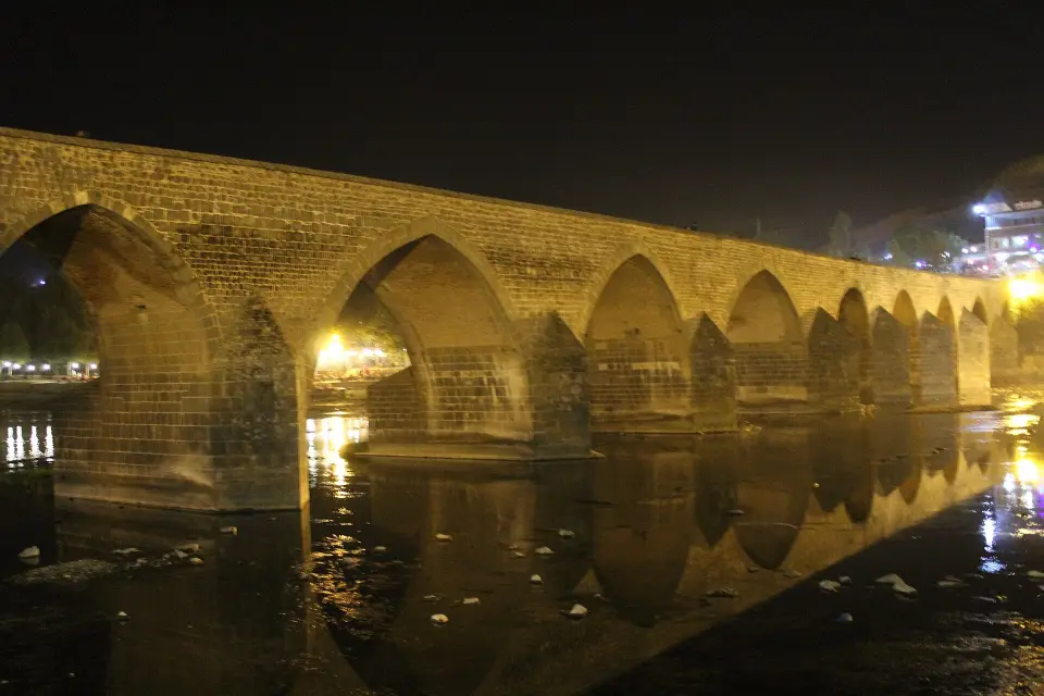 Ongözlü (Ten-Eyed) Bridge